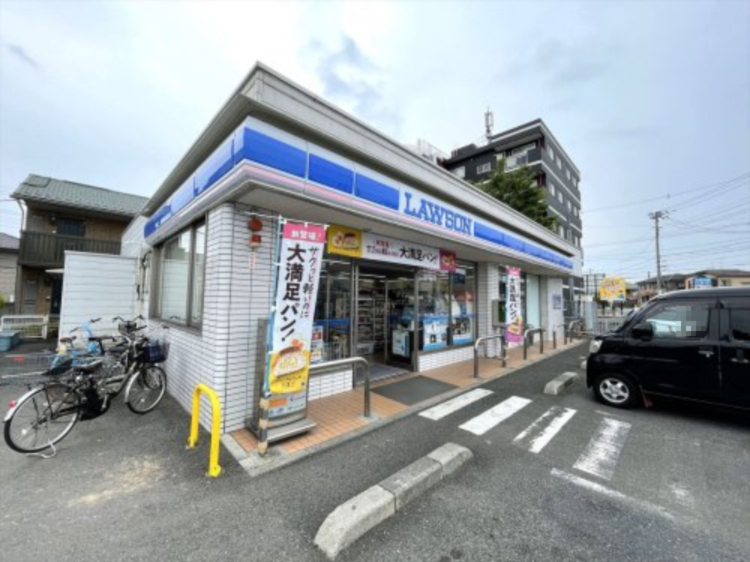 コンビニ　ローソン　春日部緑町4丁目店（コンビニ）まで821m