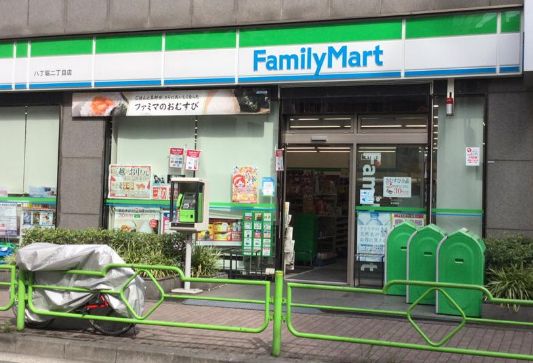 コンビニ　ファミリーマート八丁堀店（コンビニ）まで187m