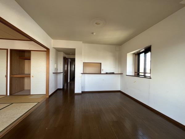 居室・リビング　明るいリビングです。