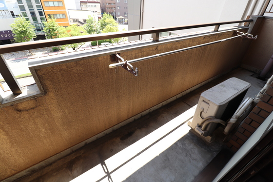 バルコニー　※別の部屋の写真です。