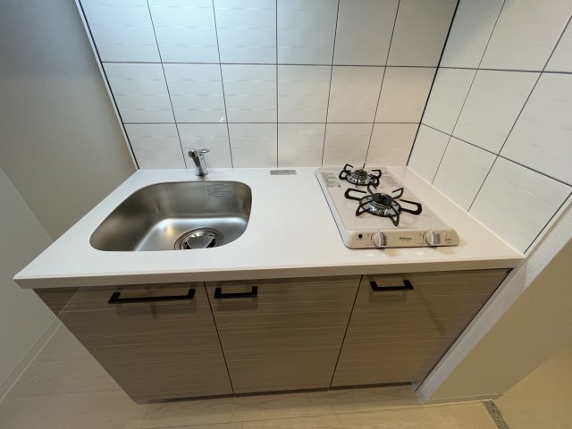 キッチン　イメージとして同建物他部屋を表示しています