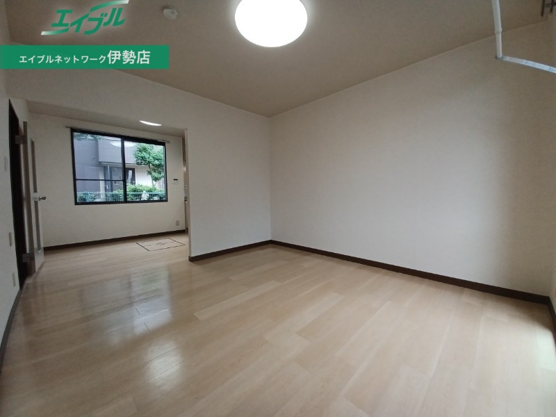 居室・リビング　同型参考写真