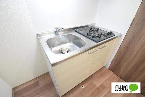 キッチン　同物件別部屋