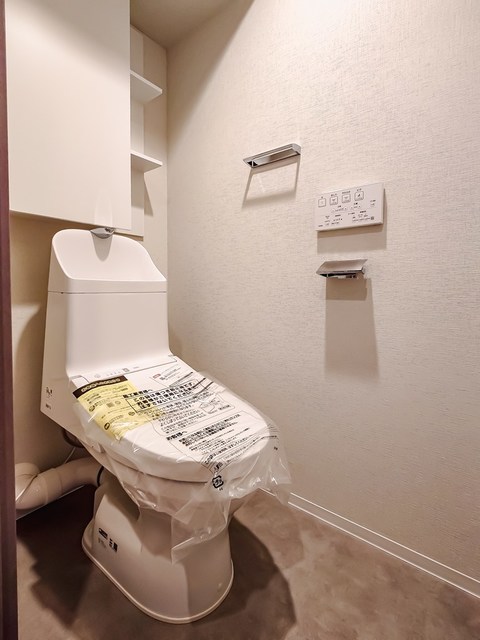 トイレ　※写真は同タイプ住戸です。