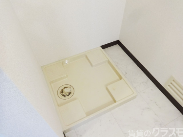 その他設備　嬉しい室内洗濯機置場です。
