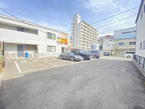 建物外観　駐車場