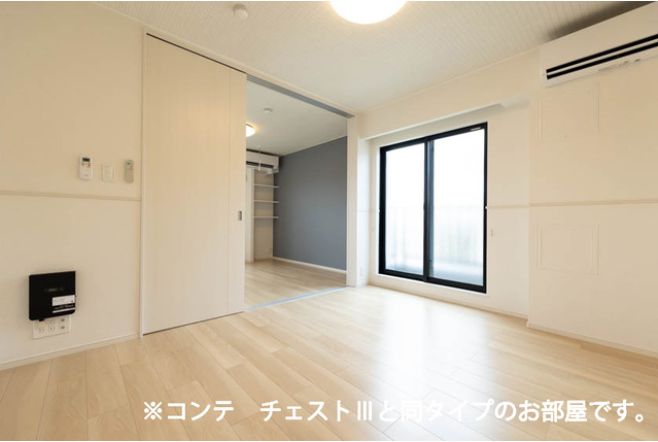 居室・リビング　★南西角部屋・１０．５帖のリビング・ダイニングです★