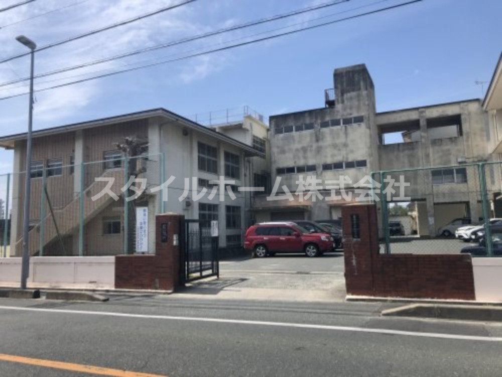 中学校　豊橋市立中部中学校（中学校）まで463m