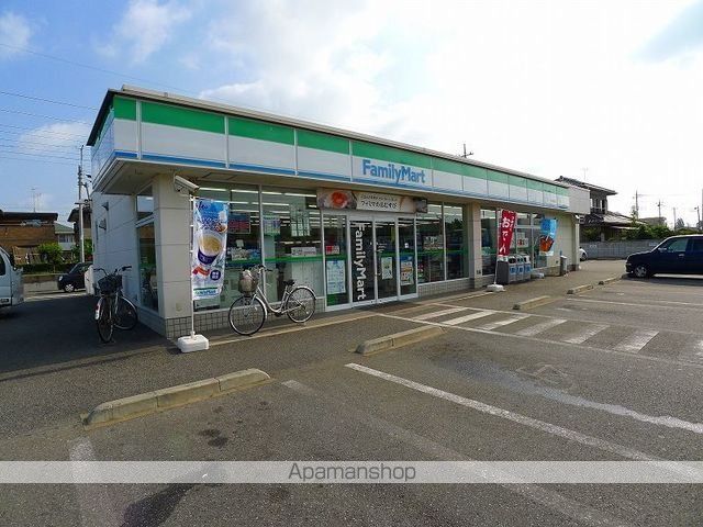 コンビニ　ファミリーマート大泉坂田店（コンビニ）まで210m