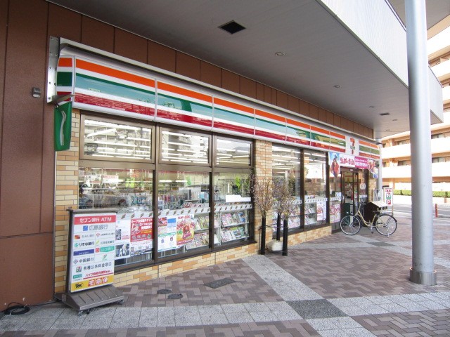 コンビニ　セブンイレブン（コンビニ）まで1600m
