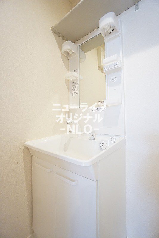 洗面設備　忙しい朝の支度が楽になるシャー付き洗面台☆