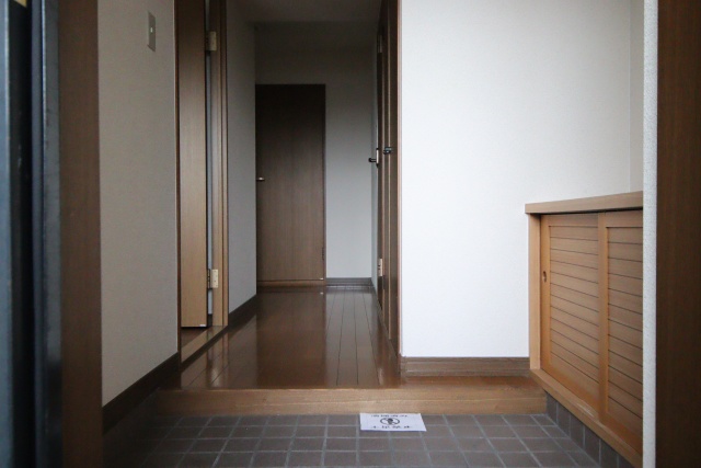 玄関　※別室の参考写真の為、現況優先です。