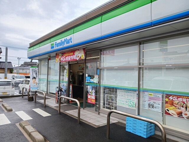 コンビニ　ファミリーマート佐世保大潟町店（コンビニ）まで353m