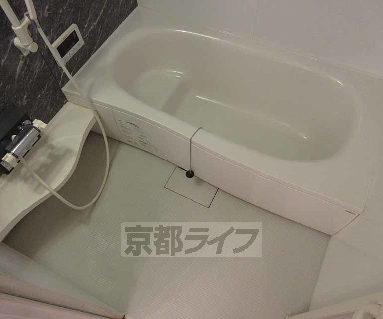 バス・シャワールーム　綺麗な浴室です・