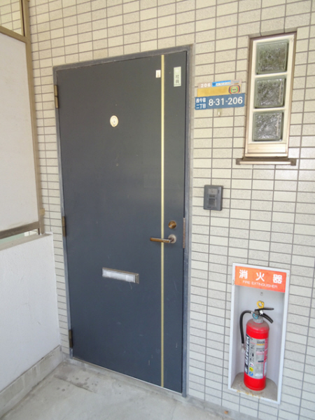 玄関　郵便受け付き玄関ドア