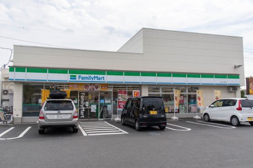 コンビニ　ファミリーマート 江北三丁目店（コンビニ）まで373m