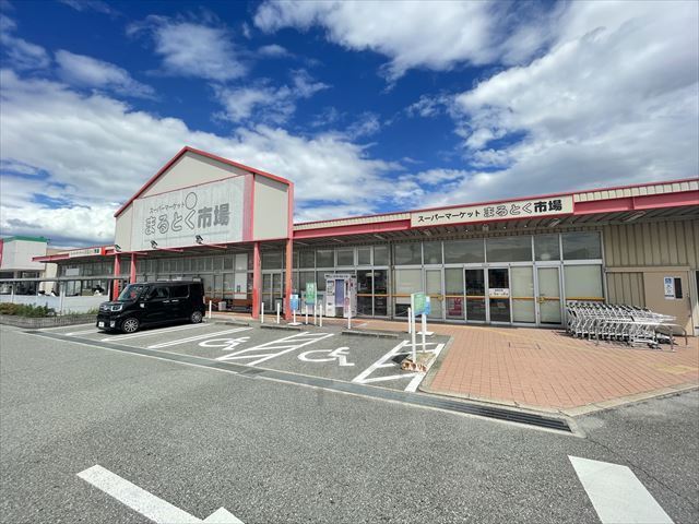 スーパー　イズミヤ　まるとく市場平田店（スーパー）まで383m