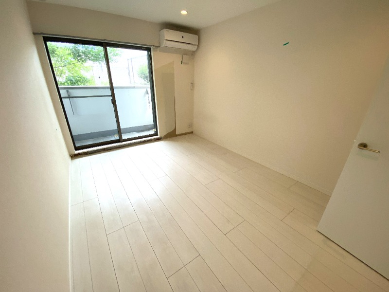居室・リビング　白を基調にした明るいお部屋です。