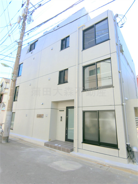 建物外観　2022年7月築　RC鉄筋コンクリート造地上4階建て総戸数1