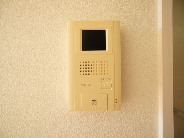 セキュリティ　訪問者の確認ができるTVドアホン付きです♪