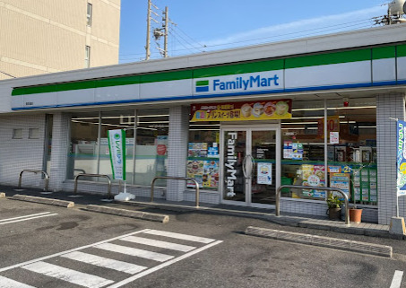 コンビニ　ファミリーマート 鶴見通店（コンビニ）まで513m