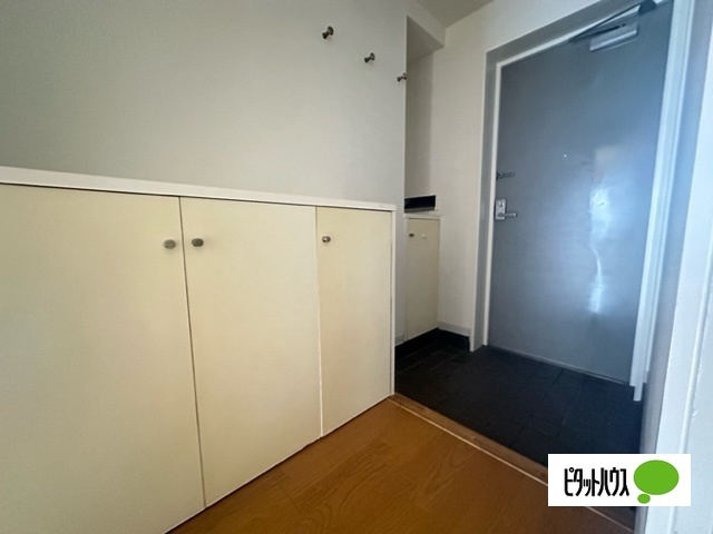 玄関　※別部屋参考写真