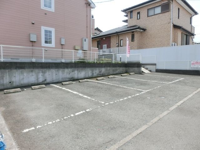 駐車場　敷地内駐車場ございます。