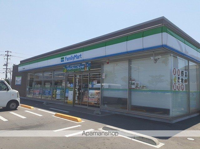 コンビニ　ファミリーマートさん（コンビニ）まで500m
