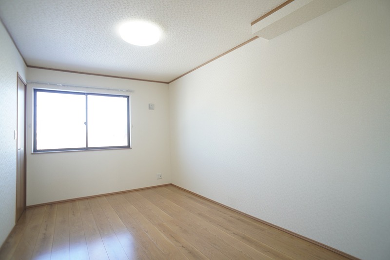 その他部屋・スペース　北側洋室は大きなベッドを置いても