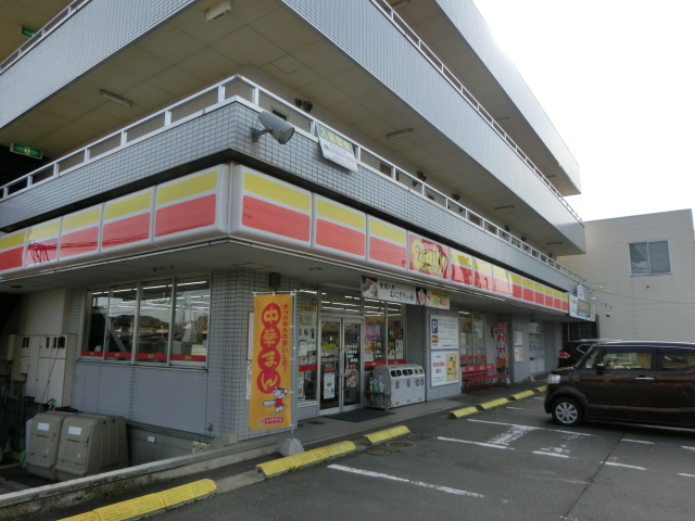 コンビニ　デイリーヤマザキ 滝沢巣子ニュータウン店（コンビニ）まで704m