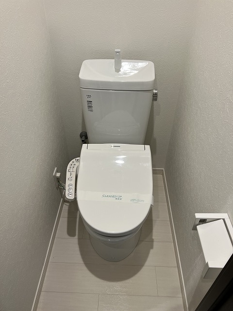 トイレ　温水洗浄便座