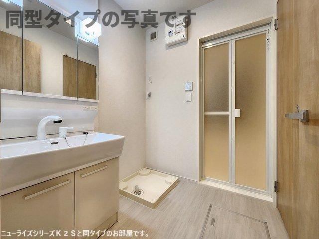 洗面設備　ゆったりとスペースのある洗面所