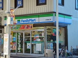 コンビニ　ファミリーマート（コンビニ）まで345m