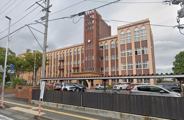 中学校　東中学校（中学校）まで668m