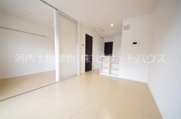 居室・リビング　明るく開放的な広々リビング空間♪