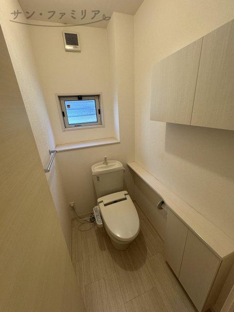 トイレ　同一物件別部屋写真