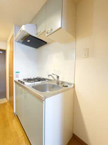 キッチン　別部屋参考写真となります