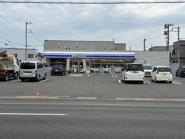 コンビニ　ローソン青森奥野三丁目店（コンビニ）まで439m