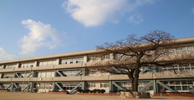 小学校　太子町立斑鳩小学校（小学校）まで749m
