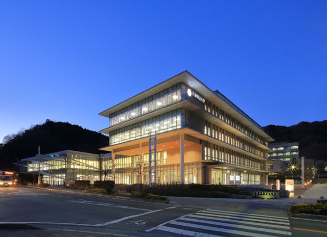 大学・短大　兵庫県立大学姫路工学キャンパス　新本館（大学・短大）まで9805m