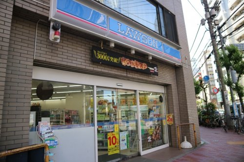 コンビニ　ローソン 三軒茶屋店（コンビニ）まで713m