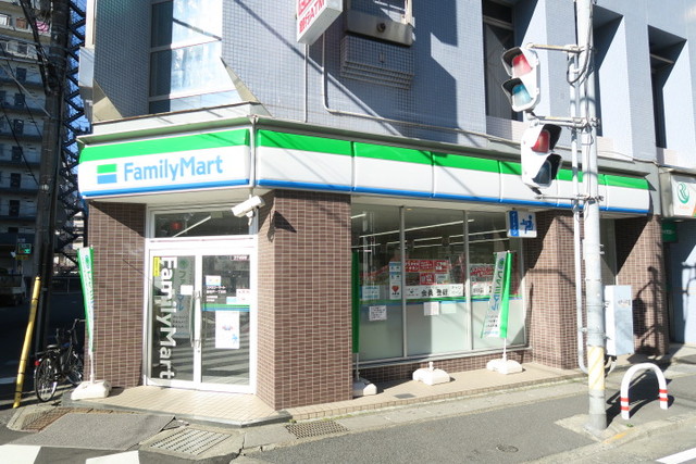 コンビニ　ファミリーマート新松戸１丁目店（コンビニ）まで130m