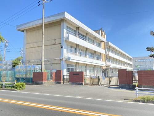小学校　下津小学校（小学校）まで825m