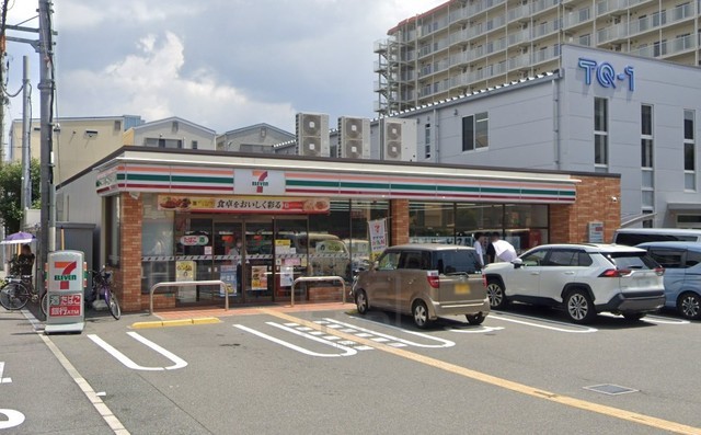 コンビニ　セブンイレブン　大阪三国本町2丁目店（コンビニ）まで442m