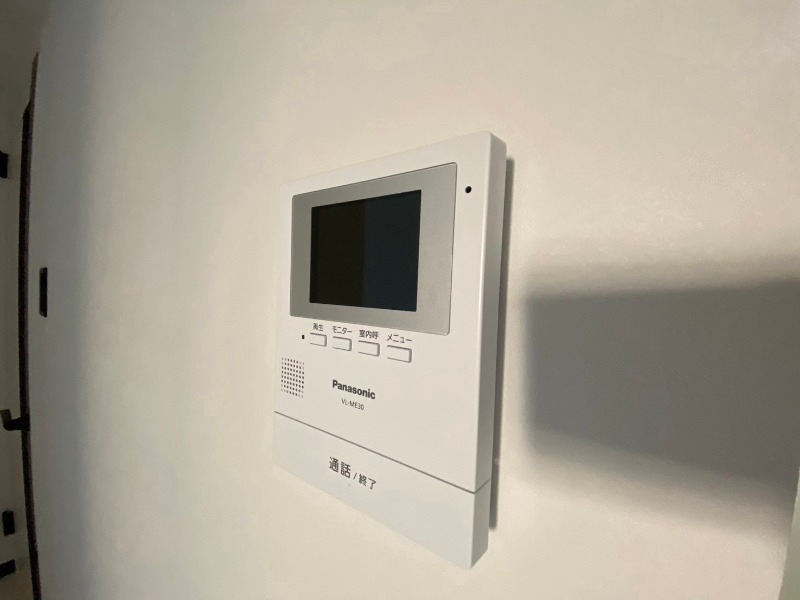 セキュリティ　ＴＶモニター付インターホンです。来客者の顔が見えるので安心！