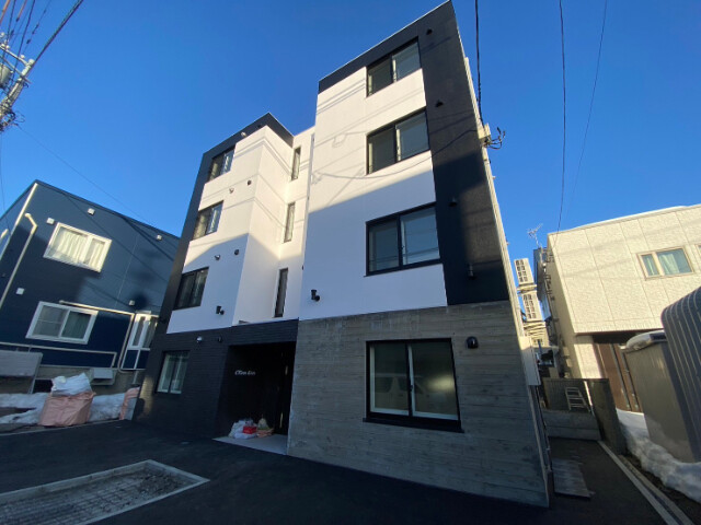 建物外観　札幌市白石区本郷通４丁目「ＣＫｒｏｎ　Ｋｒｅｉｓ」