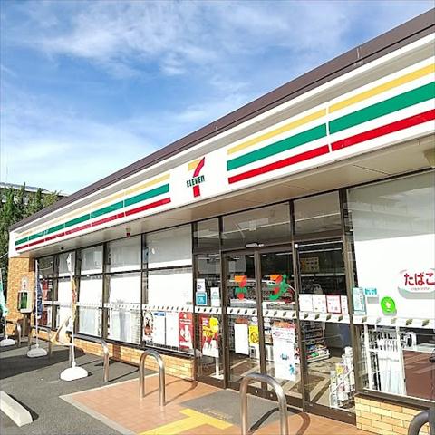 コンビニ　セブンイレブン（コンビニ）まで930m