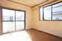居室・リビング　２面採光なので、明るく風通しのよい過ごしやすいお部屋です♪