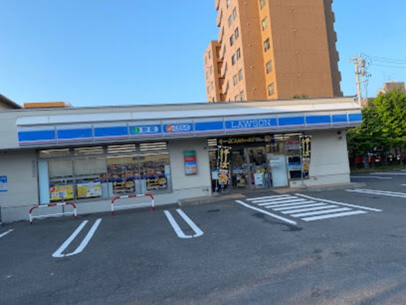 コンビニ　ローソン札幌南11西11丁目店（コンビニ）まで524m