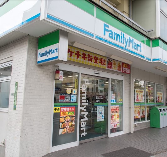 コンビニ　ファミリーマート 西日暮里四丁目店（コンビニ）まで250m